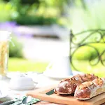 Au Do'mayne Des Bouilles - & Piscine Bed & Breakfast 4*
