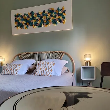 Au Do'mayne Des Bouilles - & Piscine Bed and breakfast Lussac (Gironde)