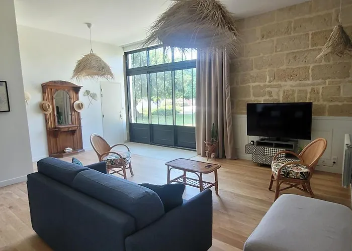 לינה וארוחת בוקר Au Do'mayne Des Bouilles - & Piscine 4*